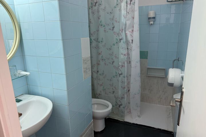 Room 83 of 133