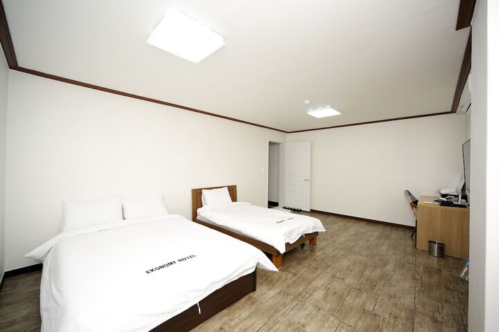 Room 5 of 48