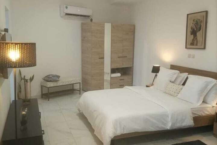 Room 6 of 28