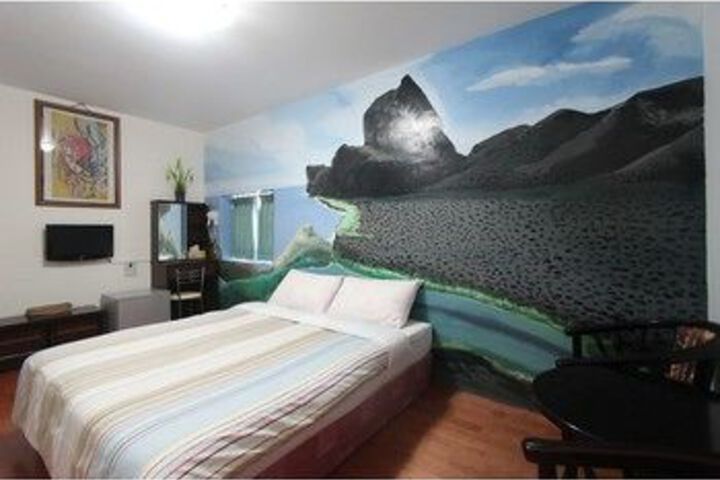 Room 13 of 16