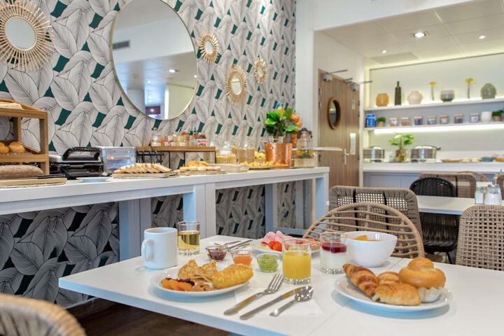 Breakfast/Coffee Service 63 of 92