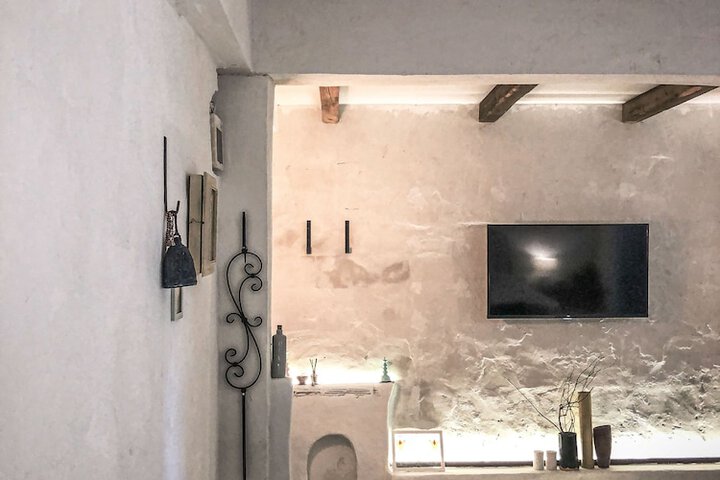 Room 16 of 84