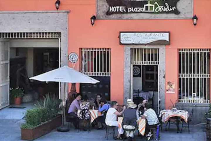 Hotel Plaza Jardín