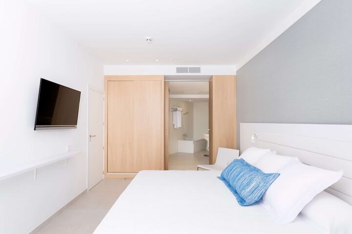 Room 35 of 282