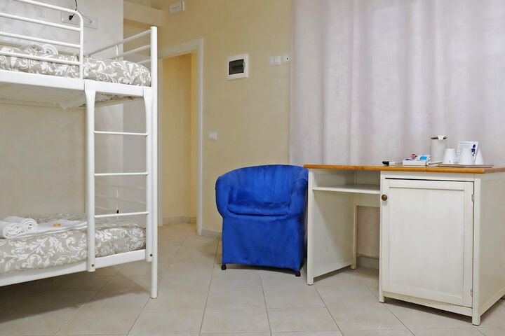 Room 22 of 37