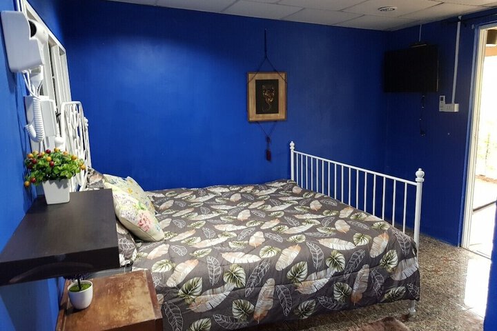 Room 12 of 80