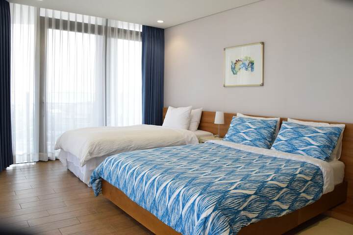 Room 30 of 253