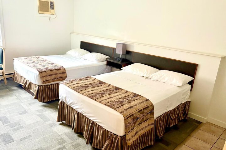 Room 4 of 10
