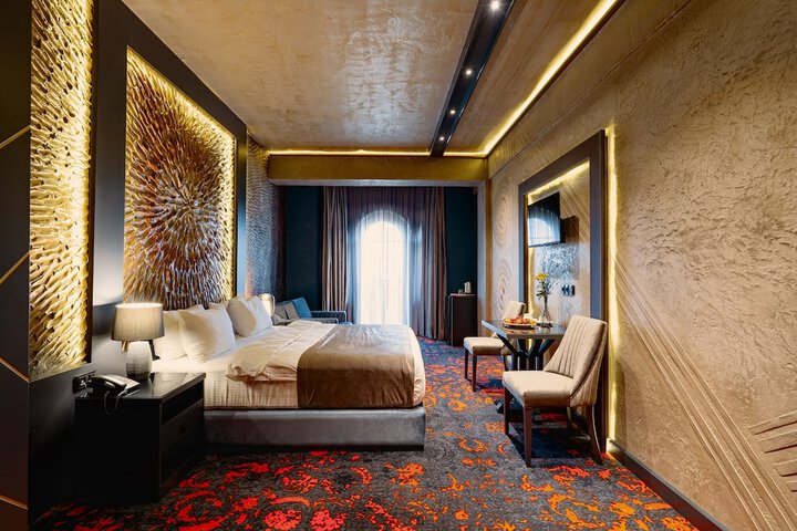 Room 105 of 199