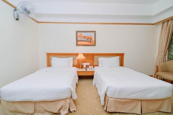 Room 32 of 119