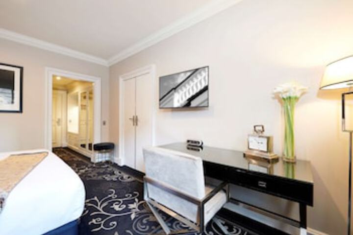 Room 43 of 156