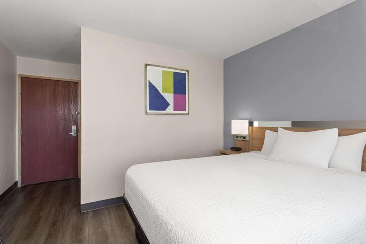 1 Queen Bed (19 of 22)