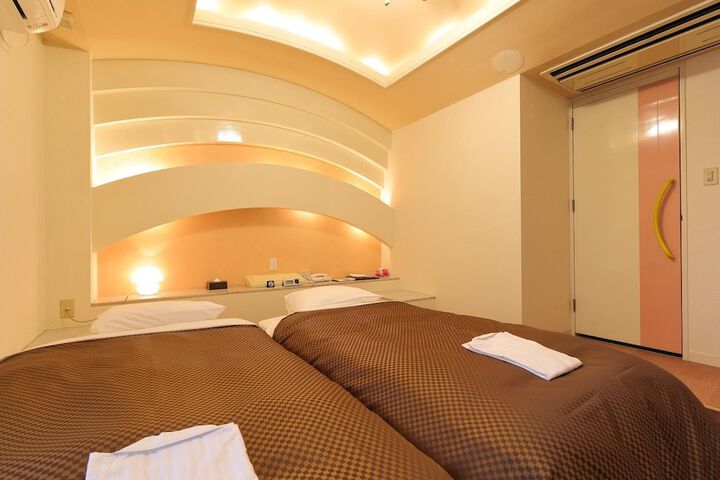 Room 13 of 40