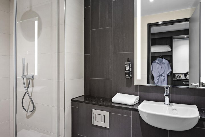 Room 28 of 53