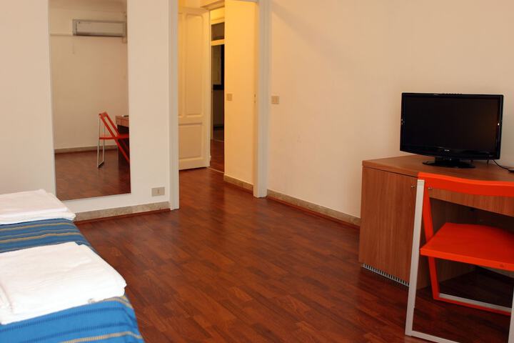 Room 11 of 35