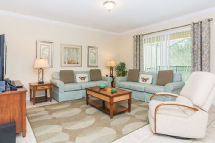 Room 32 of 46