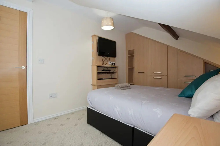 Room 5 of 18