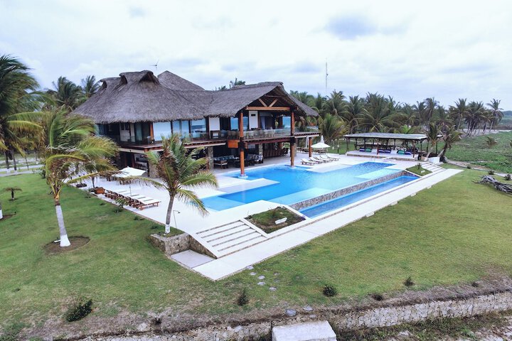 Exterior of Casa Kundavi