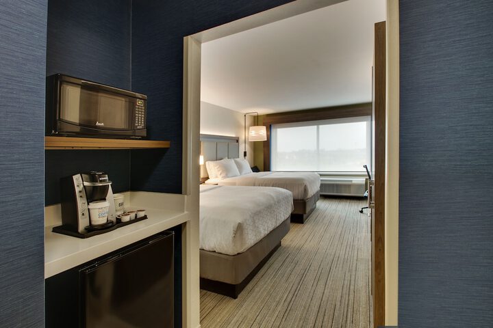 1 King Bed (8 of 10)