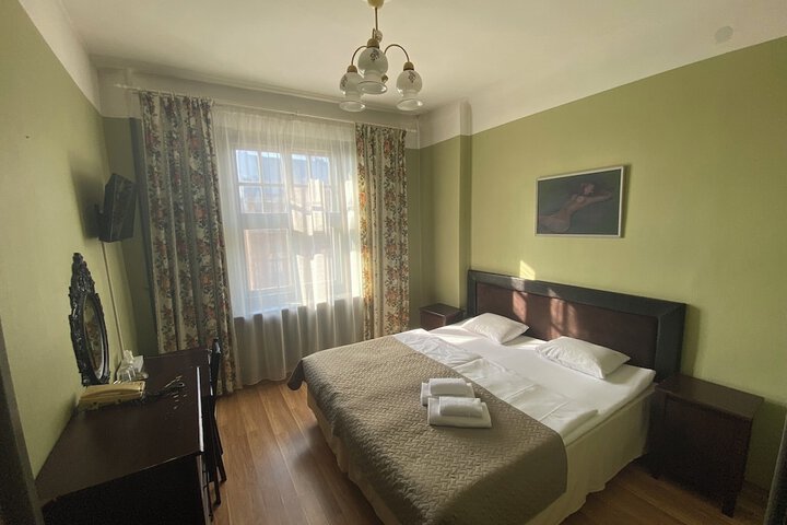 Room 146 of 272