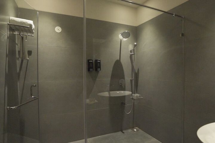 Room 15 of 21