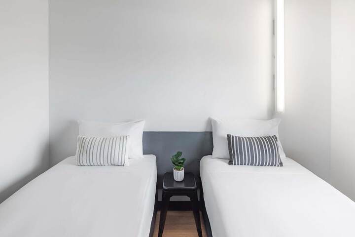 Room 28 of 41