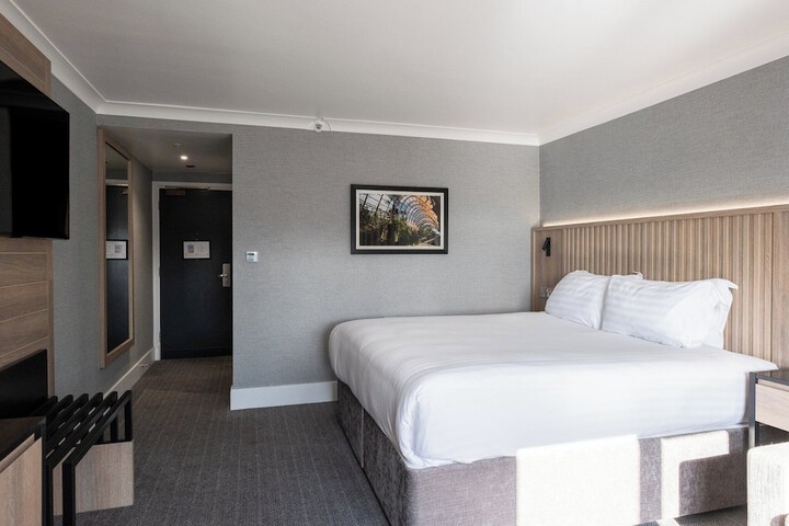Room 4 of 110