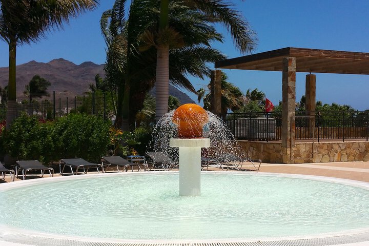 Hotel Pool