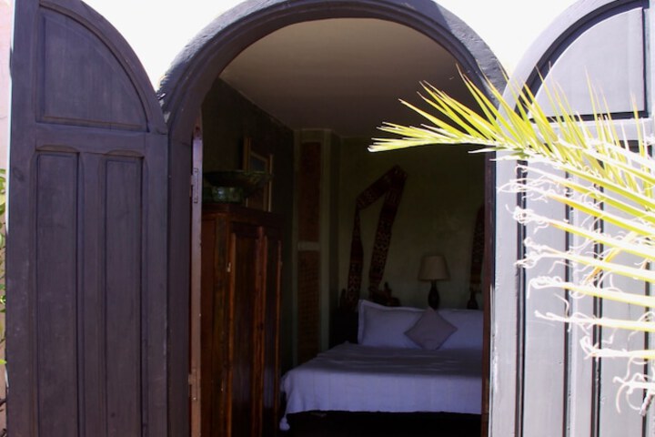 Room 5 of 32