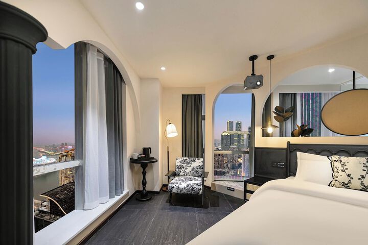 Room 51 of 112