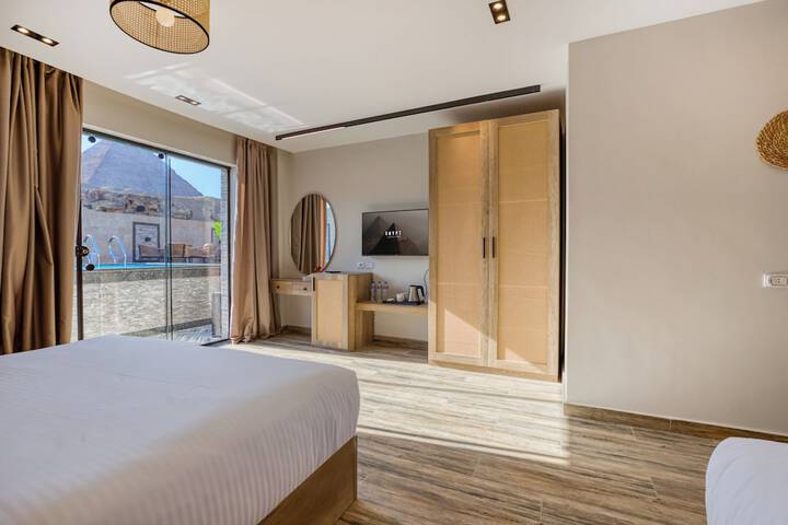 Room 8 of 75