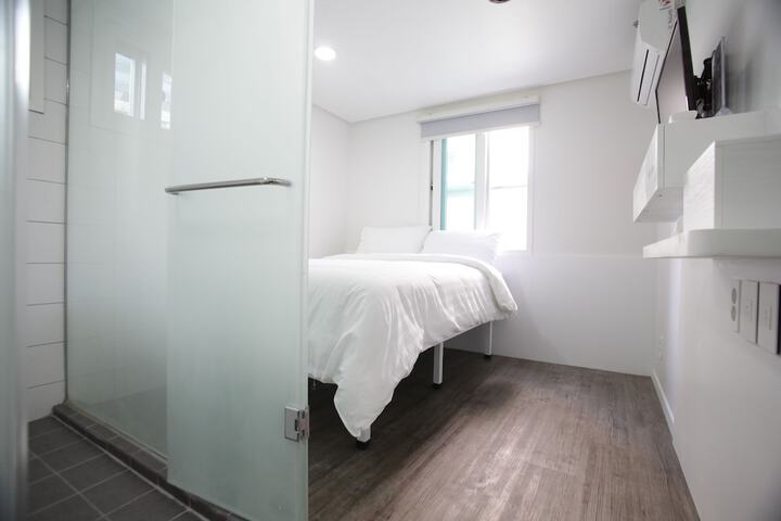 Room 8 of 44