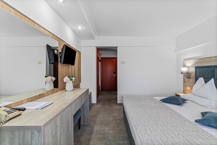Room 8 of 31