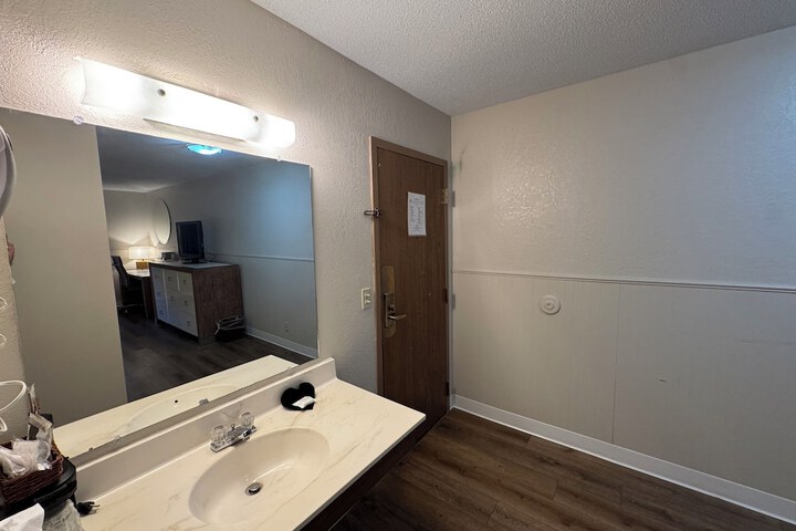 Room 34 of 115