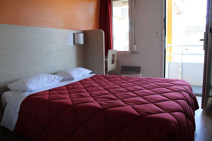 Room 23 of 61