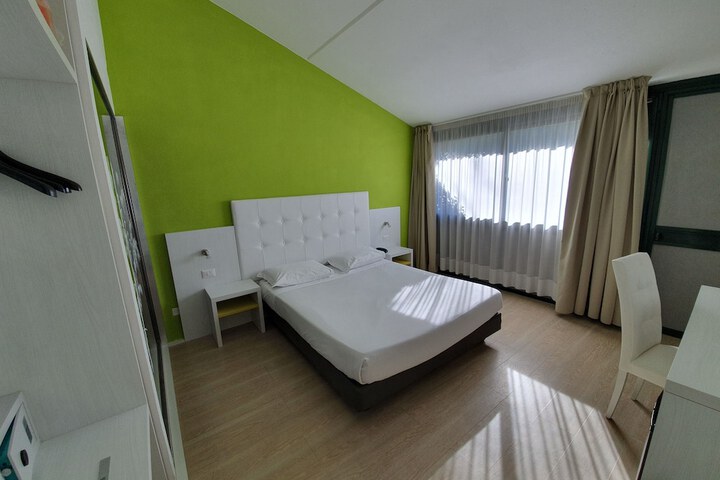 Room 17 of 42