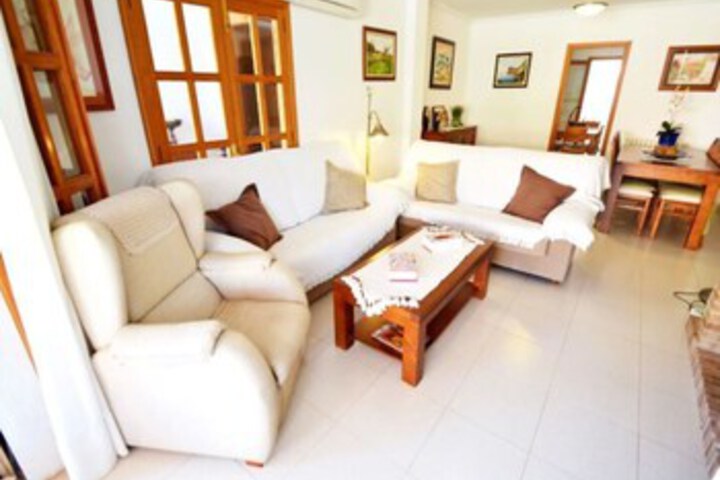 104058 House in Muro