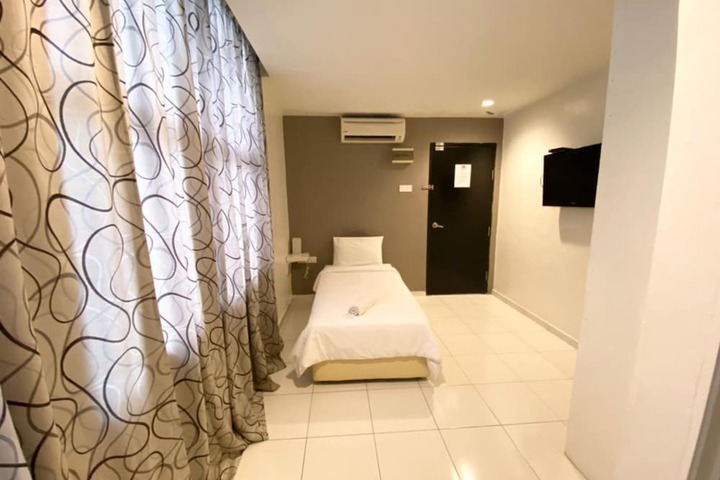 Room 8 of 27