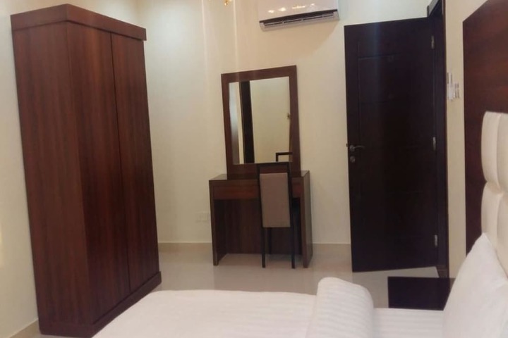 Room 7 of 18