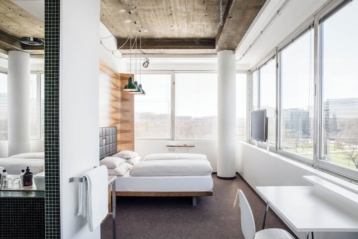 Room 16 of 61