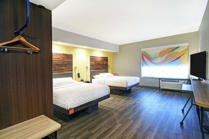 Room 7 of 32