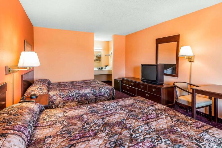2 Double Beds (13 of 14)