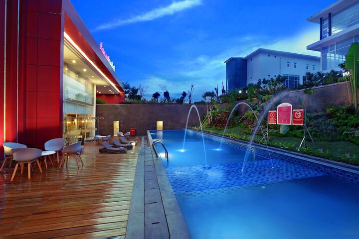 Hotel with Pool