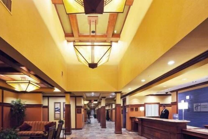 Entrance & Lobby