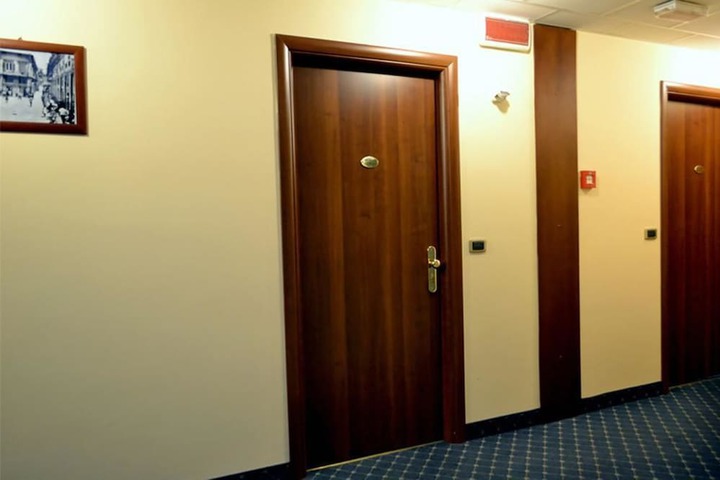 Ballroom/Hall 13 of 15