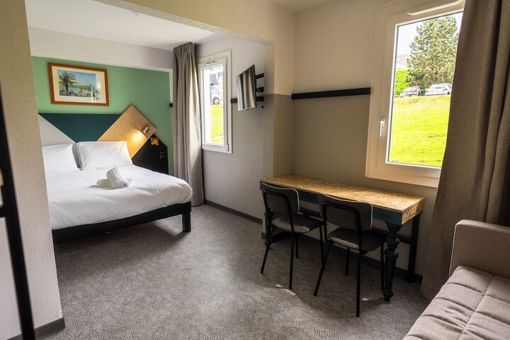 Room 10 of 29