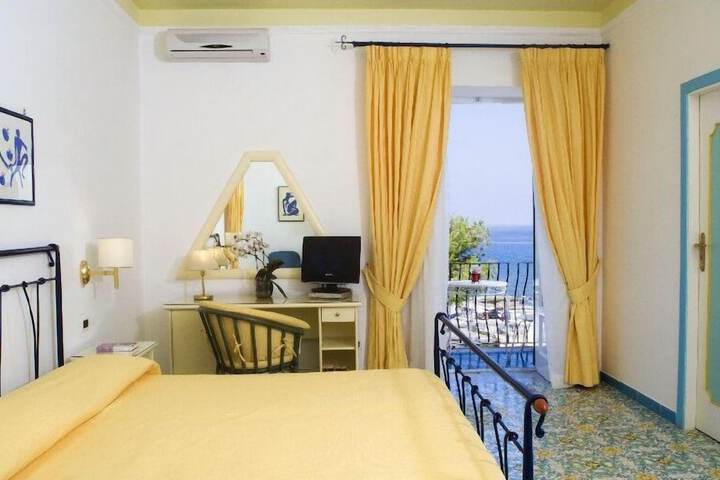 Room 14 of 60