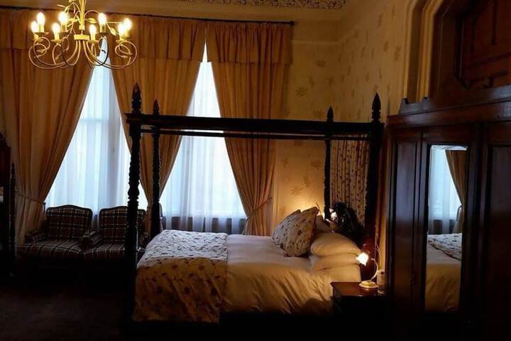 Room 4 of 31
