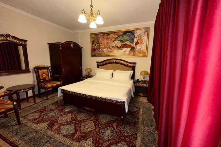 Room 10 of 64
