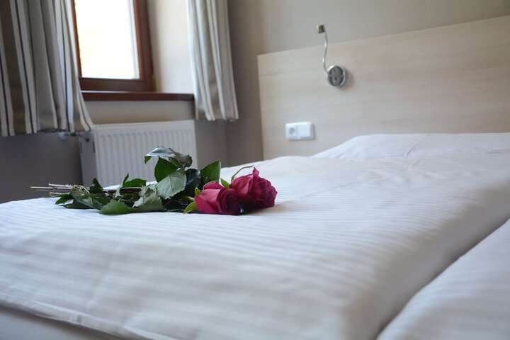 Room 9 of 37